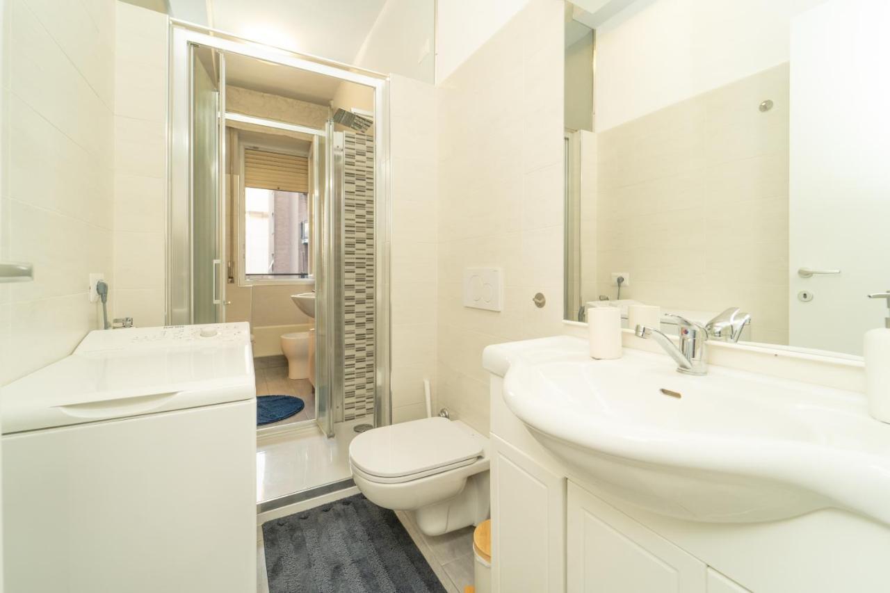 Trilocale Con Parcheggio Privato Lägenhet Milano Exteriör bild
