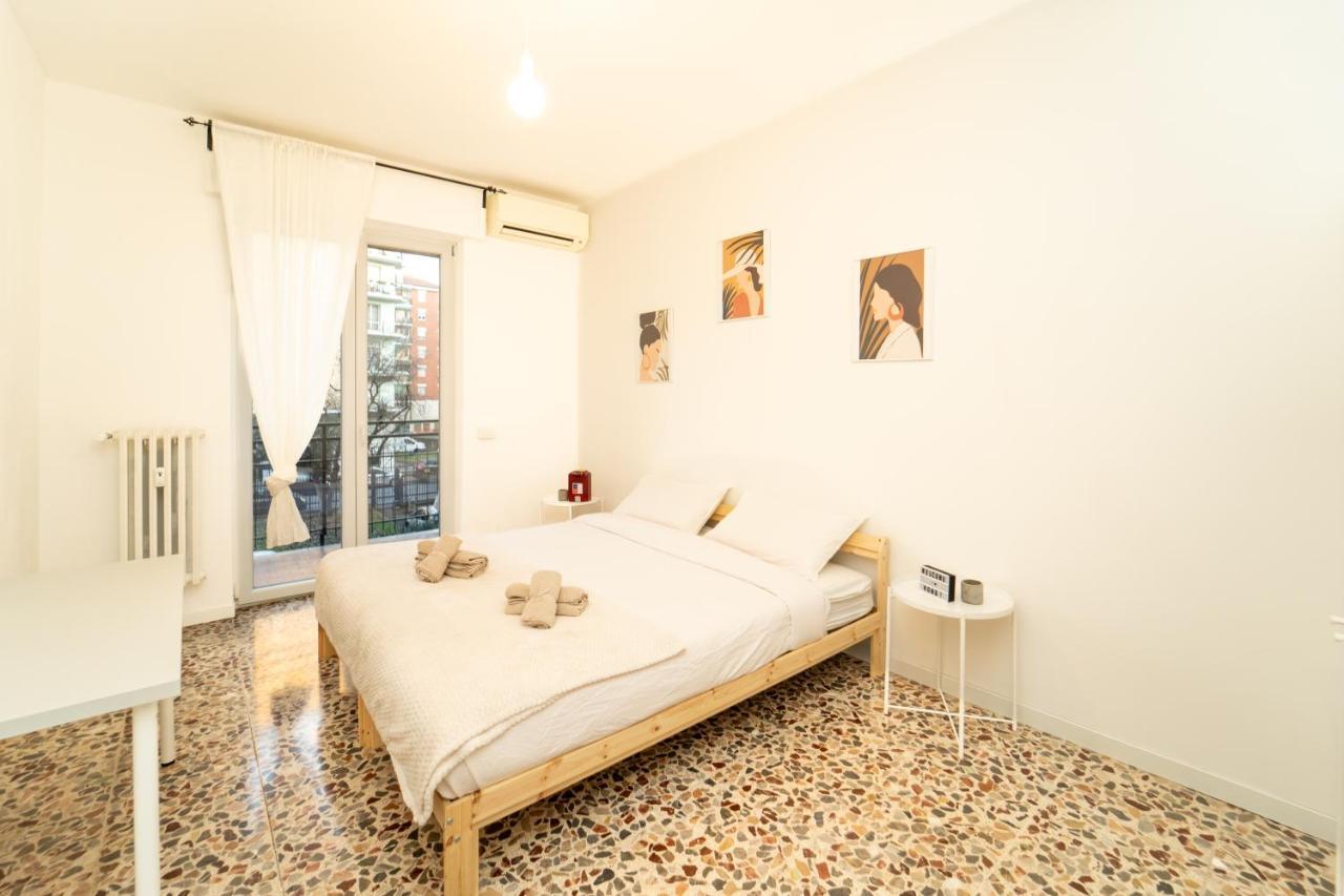 Trilocale Con Parcheggio Privato Lägenhet Milano Exteriör bild