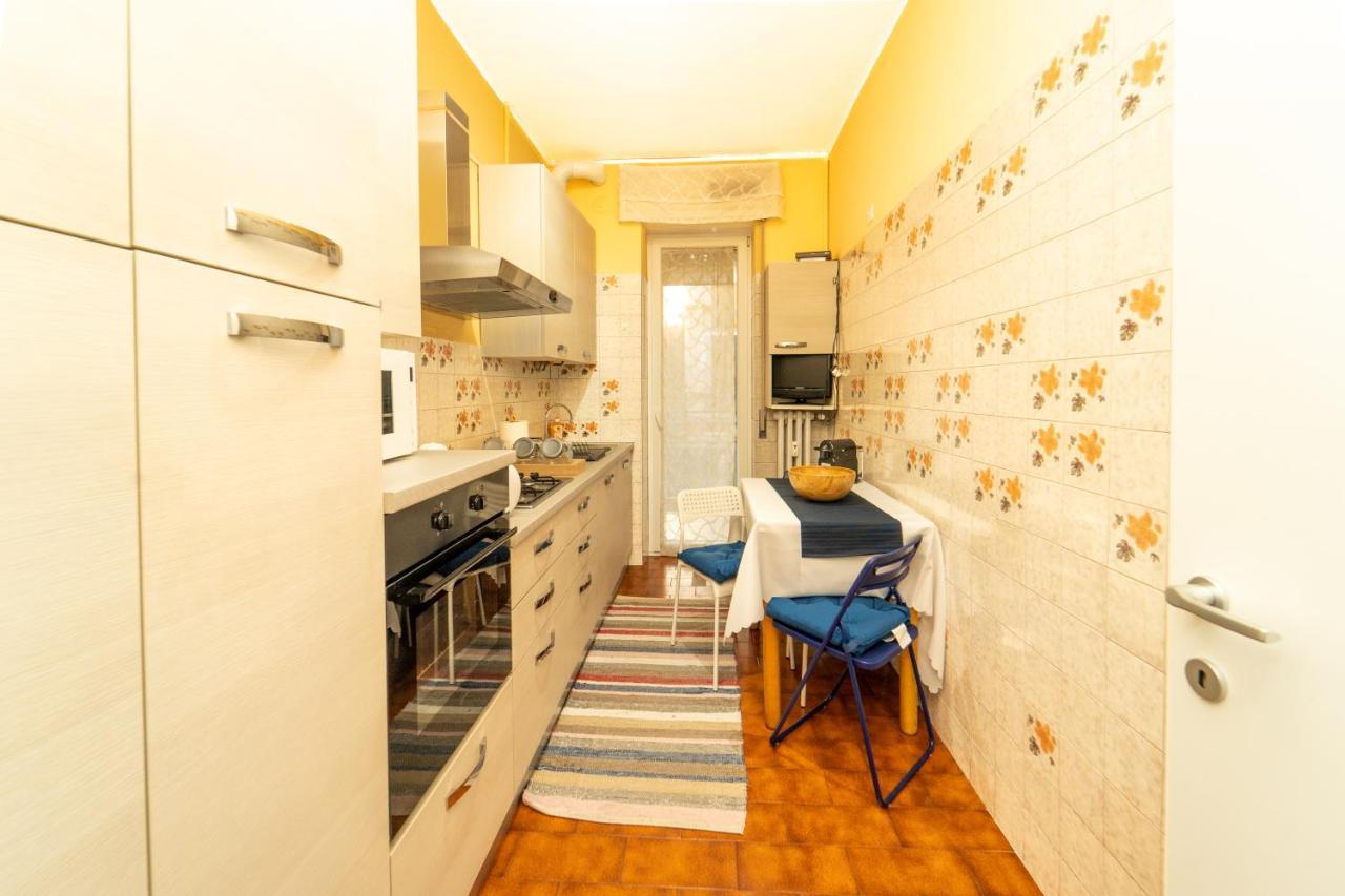 Trilocale Con Parcheggio Privato Lägenhet Milano Exteriör bild