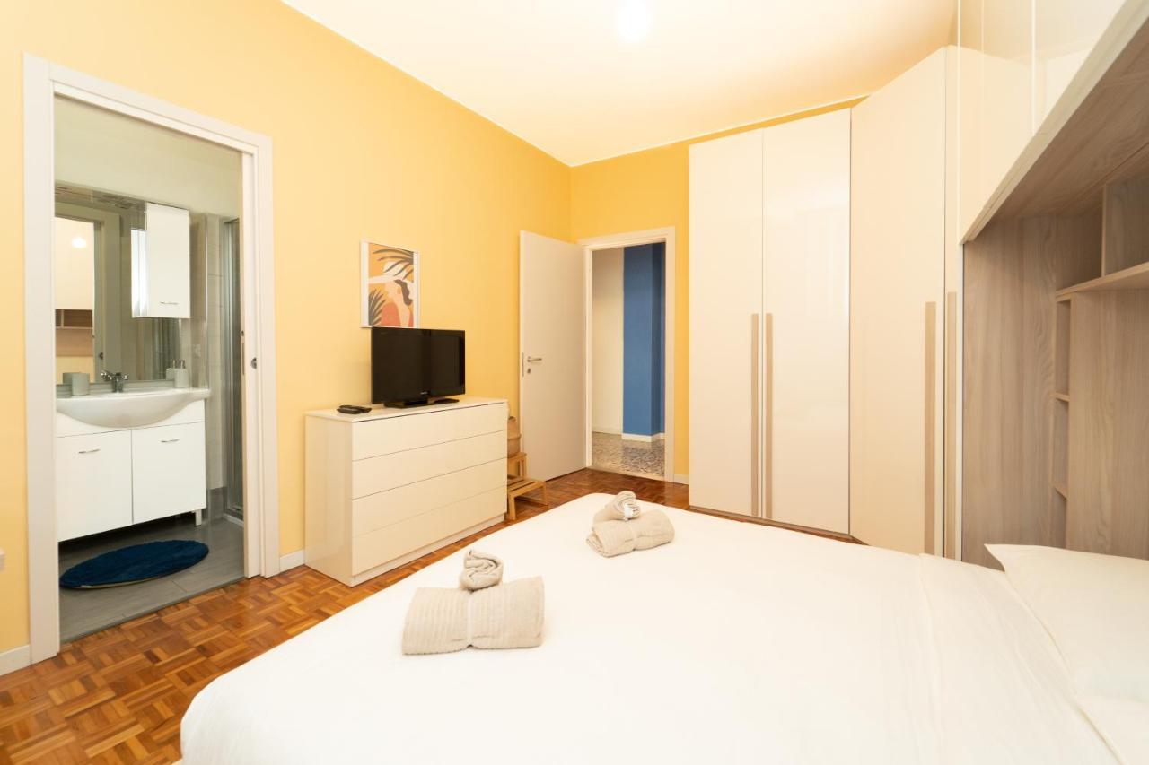 Trilocale Con Parcheggio Privato Lägenhet Milano Exteriör bild