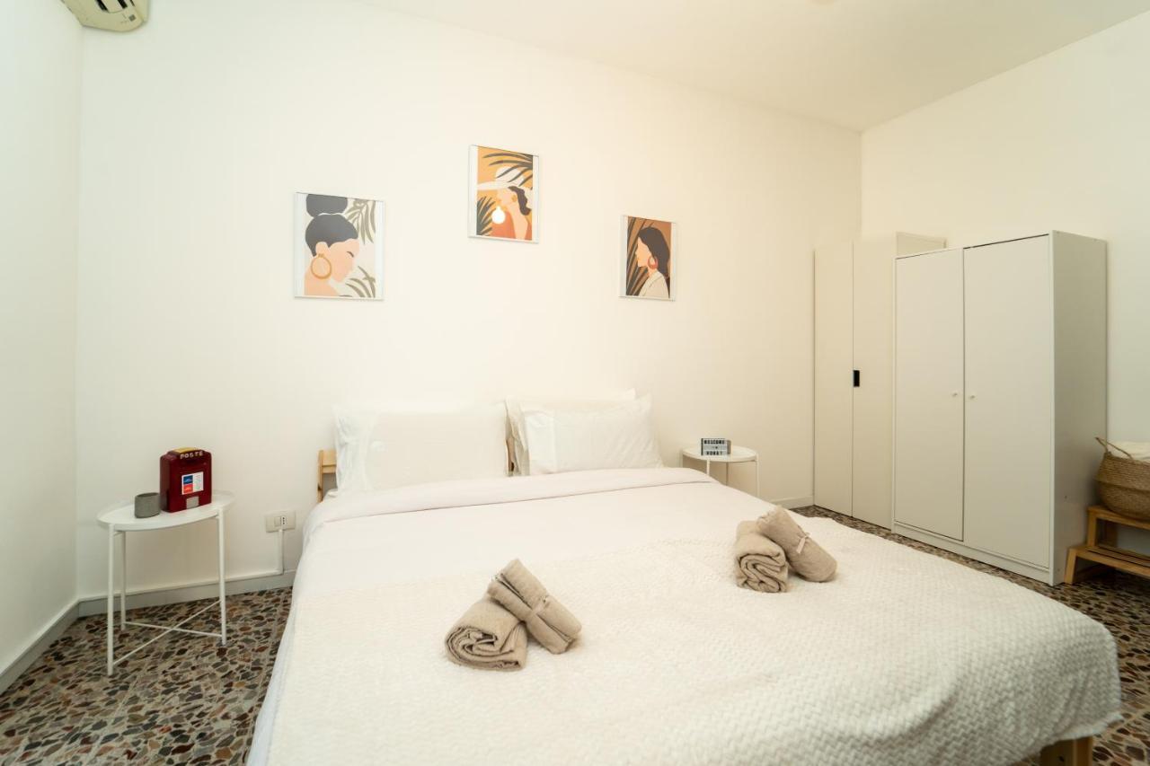 Trilocale Con Parcheggio Privato Lägenhet Milano Exteriör bild