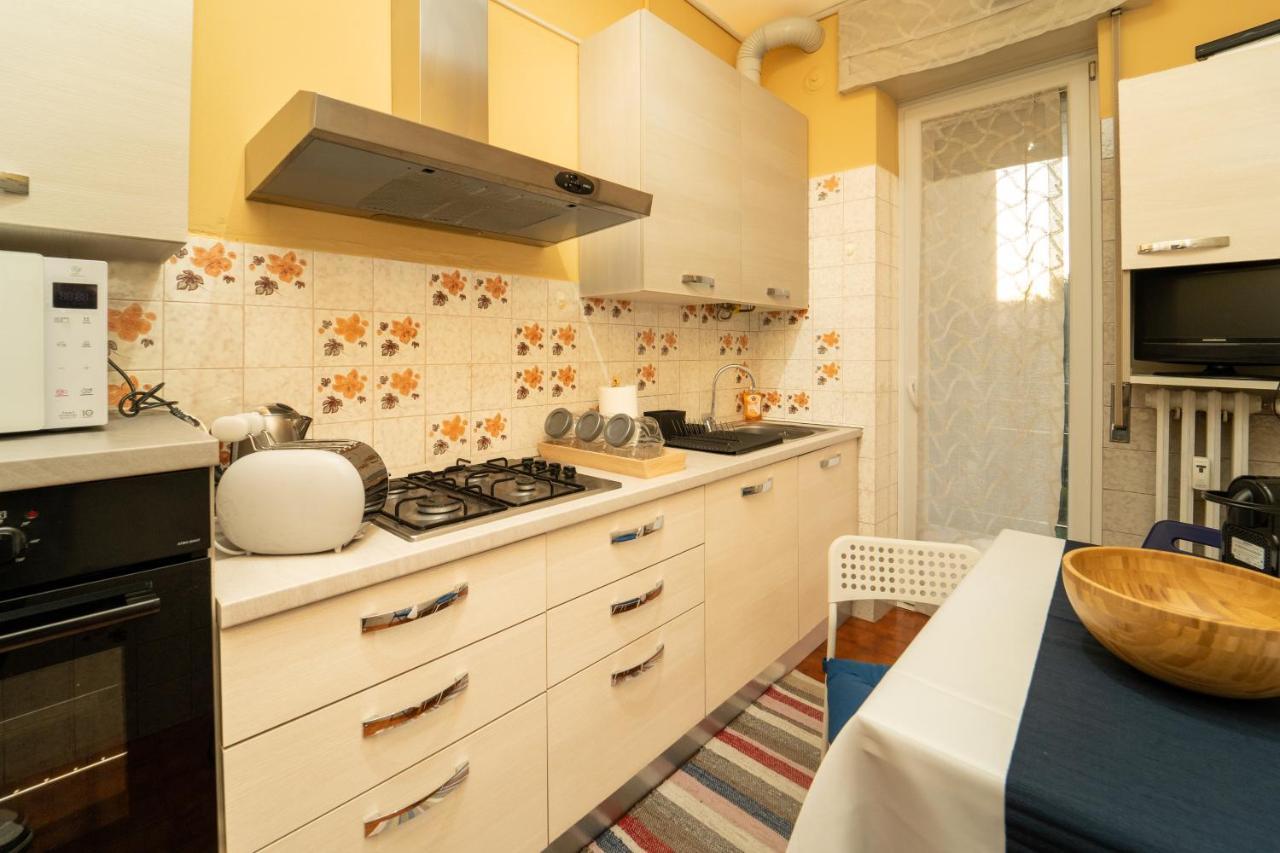 Trilocale Con Parcheggio Privato Lägenhet Milano Exteriör bild