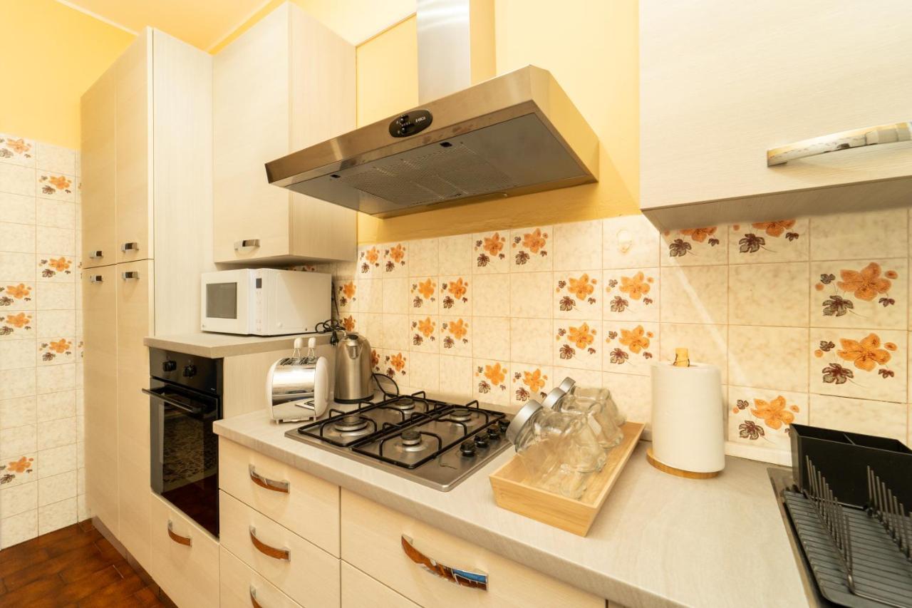 Trilocale Con Parcheggio Privato Lägenhet Milano Exteriör bild