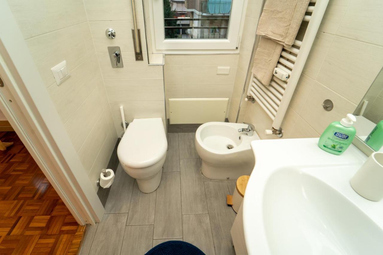 Trilocale Con Parcheggio Privato Lägenhet Milano Exteriör bild